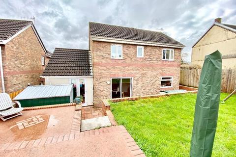 4 bedroom detached house for sale, Springfield Gardens, Hirwaun, Aberdare, CF44 9LY