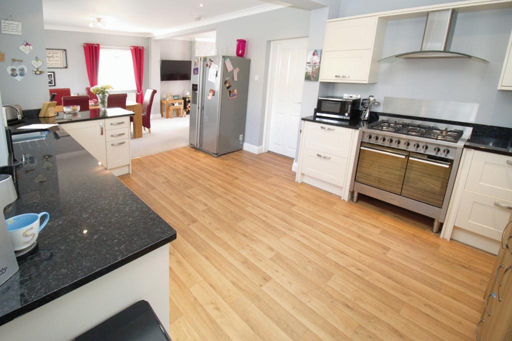 Peterborough Road, Whittlesey, Peterborough, PE7 1NJ 4 bed detached