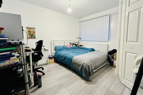 6 bedroom end of terrace house for sale - Falconers Road, Stopsley, Luton, Bedfordshire, LU2 9ET
