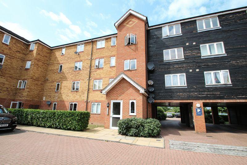 Dunlop Close, Dartford DA1 1 bed flat £900 pcm (£208 pw)