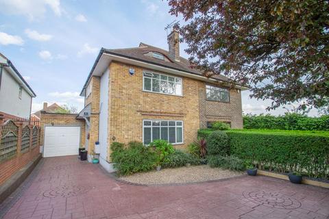 5 bedroom semi-detached house to rent, Gravel Hill, Bexleyheath DA6