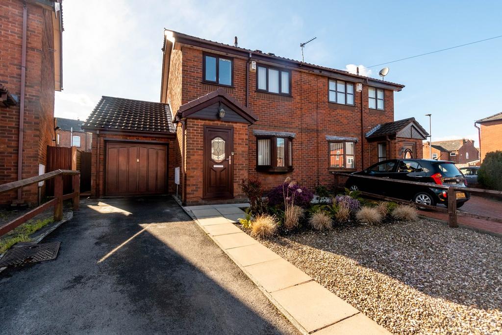 Morden Avenue, AshtoninMakerfield... 3 bed semidetached house £190,000