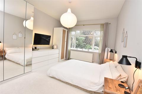 2 bedroom bungalow for sale - Field End Court, Leeds