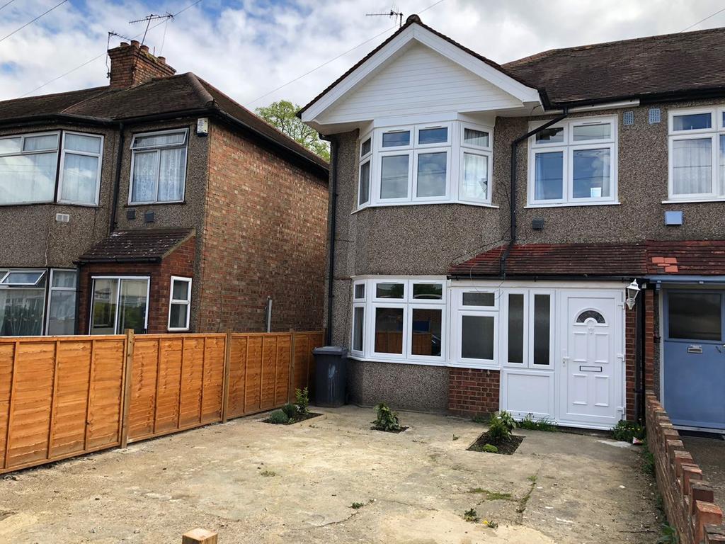 Ivanhoe Road, Hounslow, TW4 3 bed semidetached house £2,100 pcm (£
