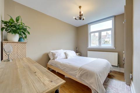 16a Theodore Road, London, SE13 6HT