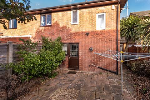 20 Drummond Close, Erith, DA8 3QS