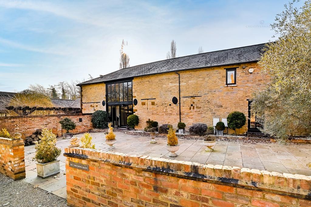 Newport Road, New Bradwell, Milton Keynes, MK13 5 bed terraced house to