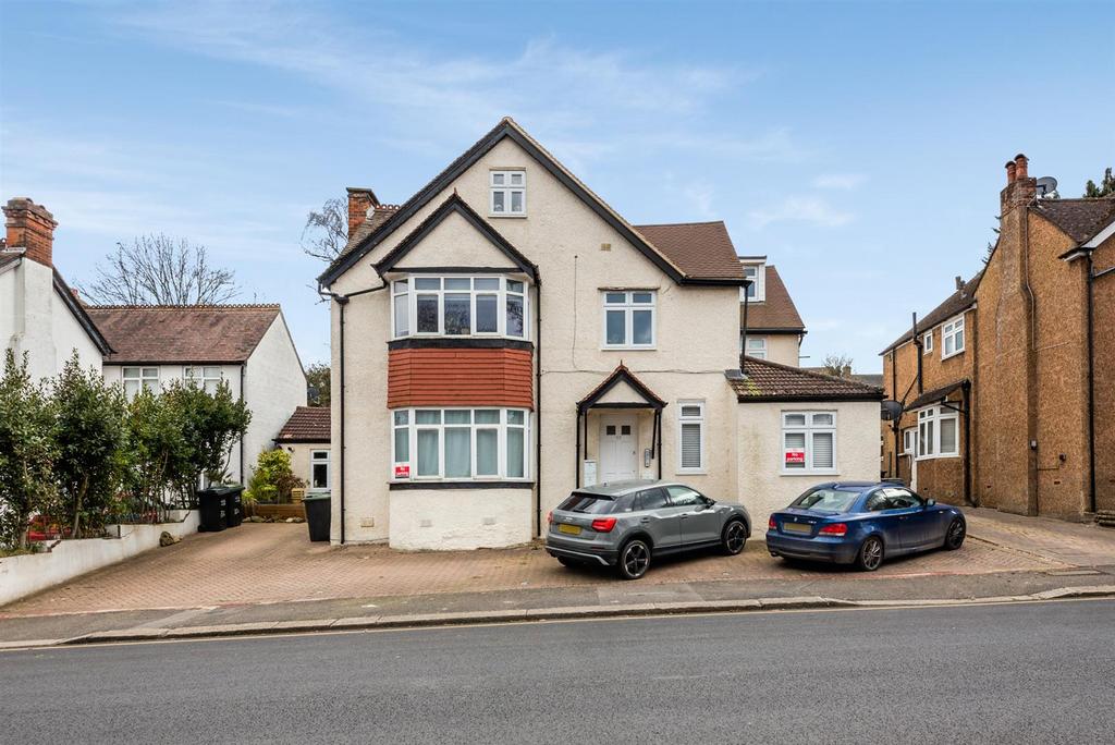 Reddown Road, Coulsdon 2 bed apartment £1,500 pcm (£346 pw)