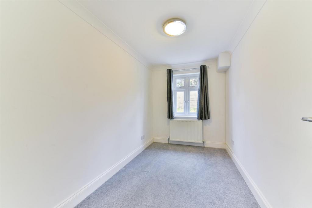 Reddown Road, Coulsdon 2 bed apartment £1,500 pcm (£346 pw)