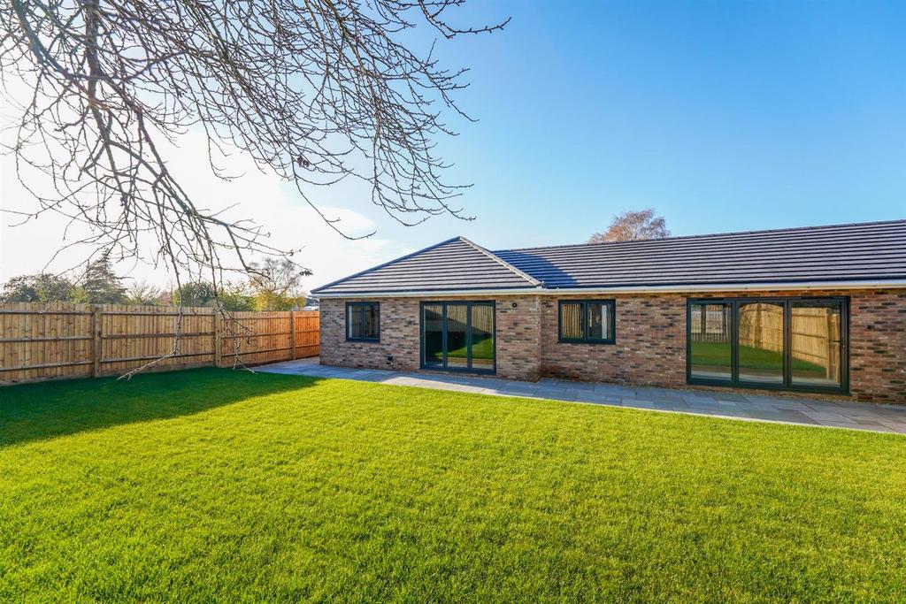 Vizard Place, Ash Lane, Down Hatherley 3 bed detached bungalow for sale £575,000