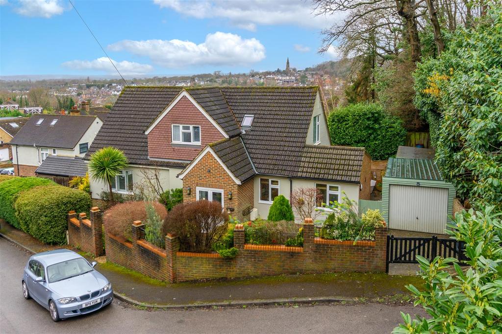 Woodside Way, Redhill 4 bed detached house for sale £775,000