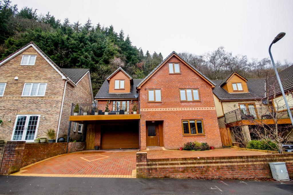 The Glade, Wyllie, Blackwood 5 bed detached house for sale £485,000