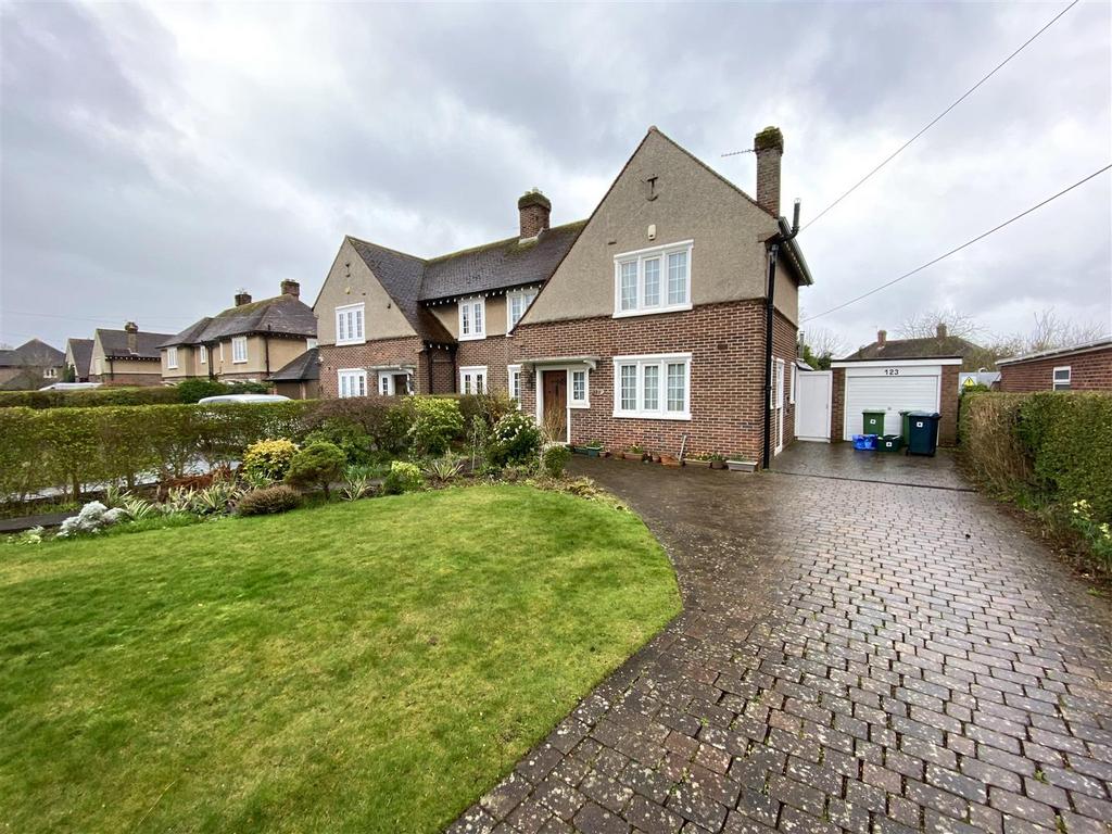 Harlescott Lane, Shrewsbury 3 bed semidetached house £230,000