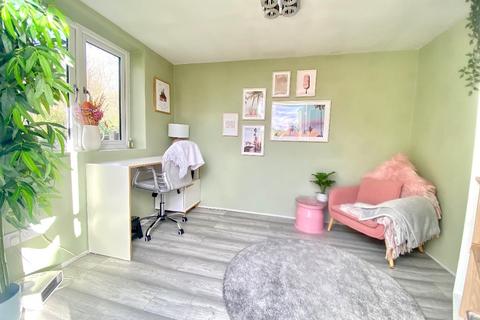 21 Rossall Close, Hornchurch, RM11 1BP