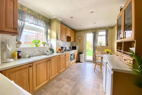 21 Rossall Close, Hornchurch, RM11 1BP