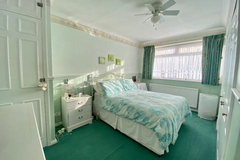 21 Rossall Close, Hornchurch, RM11 1BP