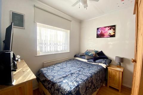 21 Rossall Close, Hornchurch, RM11 1BP