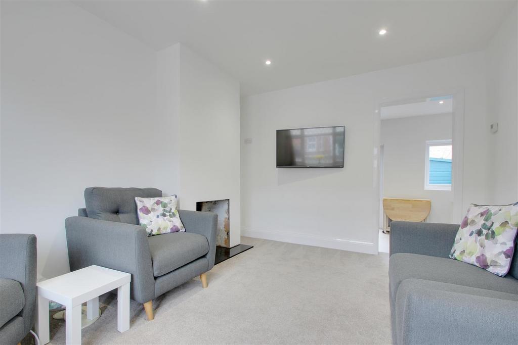 Leigh Road, Worthing 2 bed terraced house £300,000