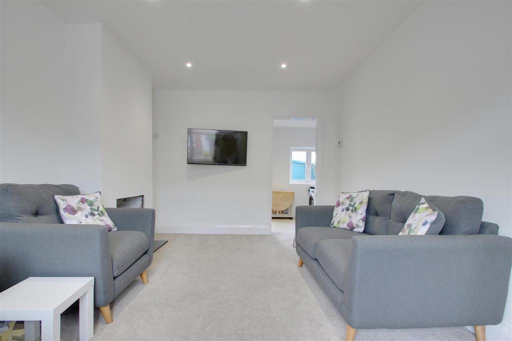 Leigh Road, Worthing 2 bed terraced house £300,000