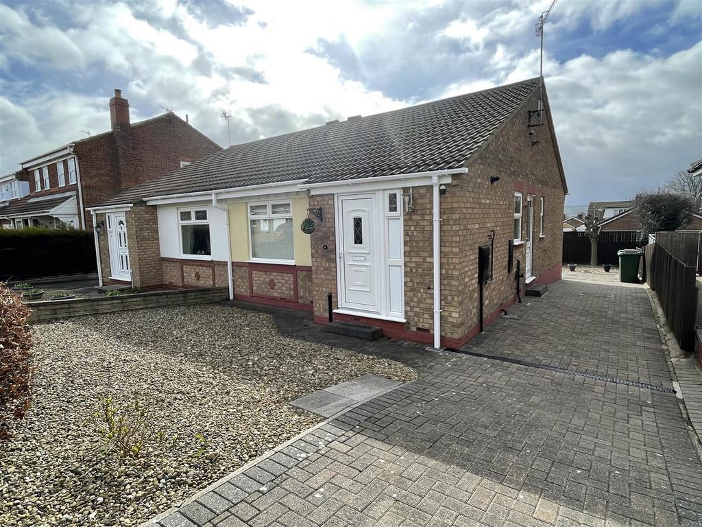 Jackson Close, Cayton, Scarborough 2 bed semidetached bungalow for