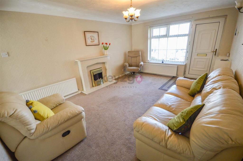 Highwood Place, Eckington, S21 2 bed terraced house £700 pcm (£162 pw)