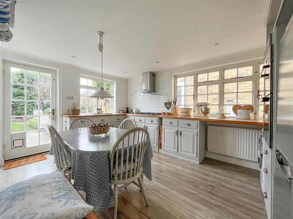 Kitchen 3.jpg