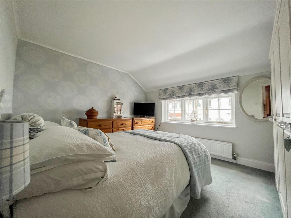 Bed 1.jpg