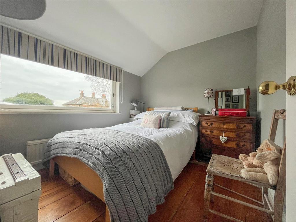Bed 2.jpg