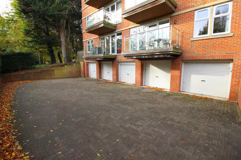 Garage (Rear)