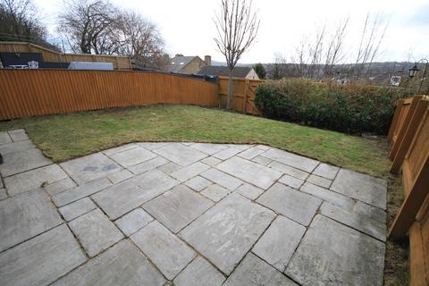 6 Longlands, Idle, Bradford, BD10 9UG