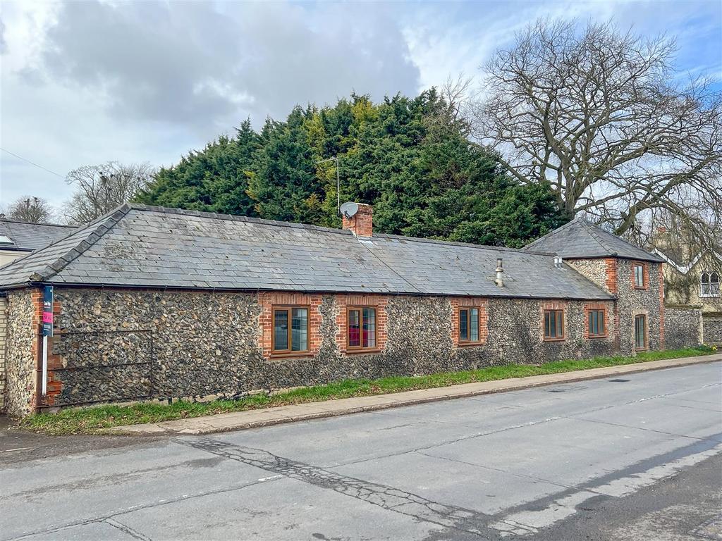 Moulton Road, 3 bed detached house for sale £400,000