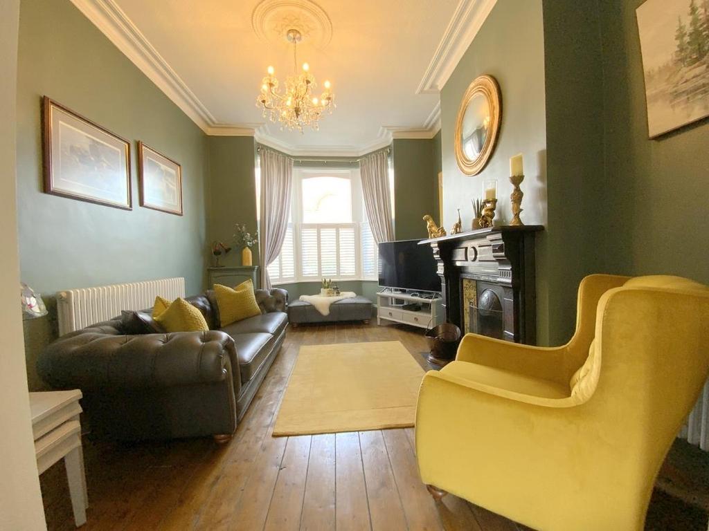 Knoll Street, Cleethorpes 4 bed terraced house £240,000