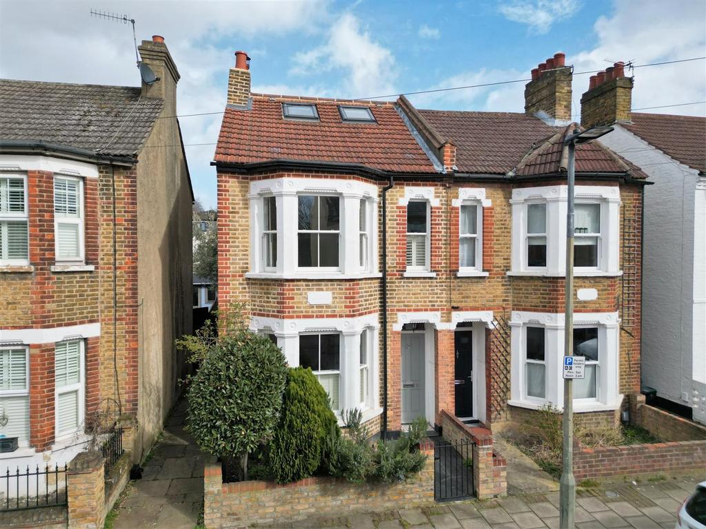 Bromley Gardens, Shortlands, BR2 3 bed semidetached house £675,000