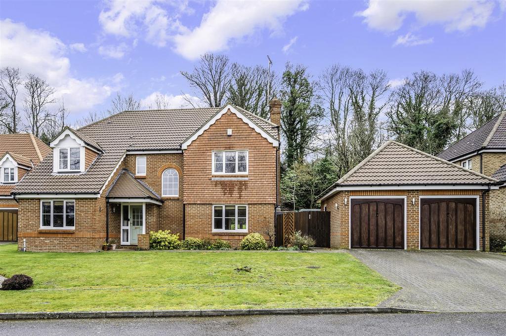 Holsart Close, Tadworth 5 bed detached house £1,395,000
