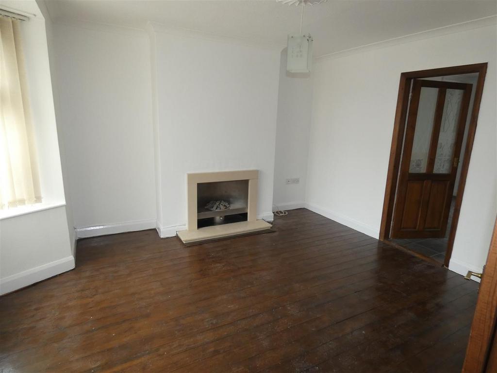 Park Lane, Tutbury, BurtonOnTrent 2 bed semidetached house £179,950