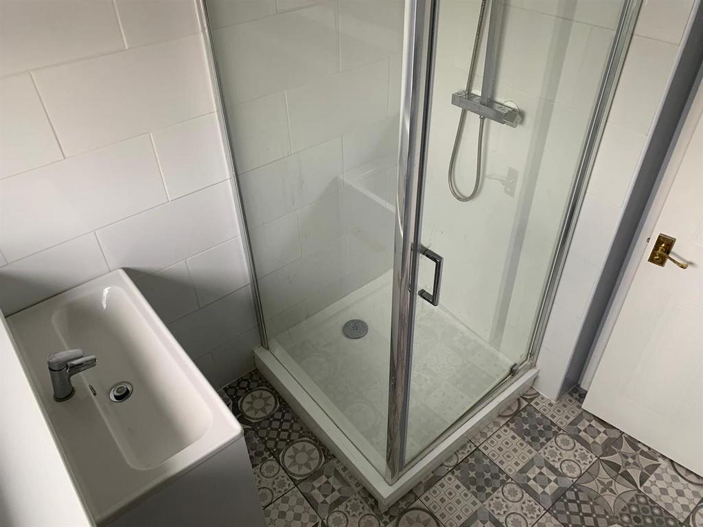 Bathroom (1).JPG