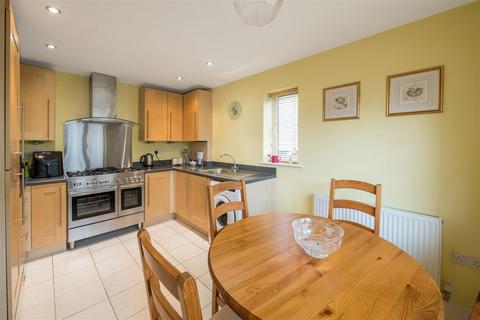 3 bedroom semi-detached house for sale - Spiers Farm Close, Horley