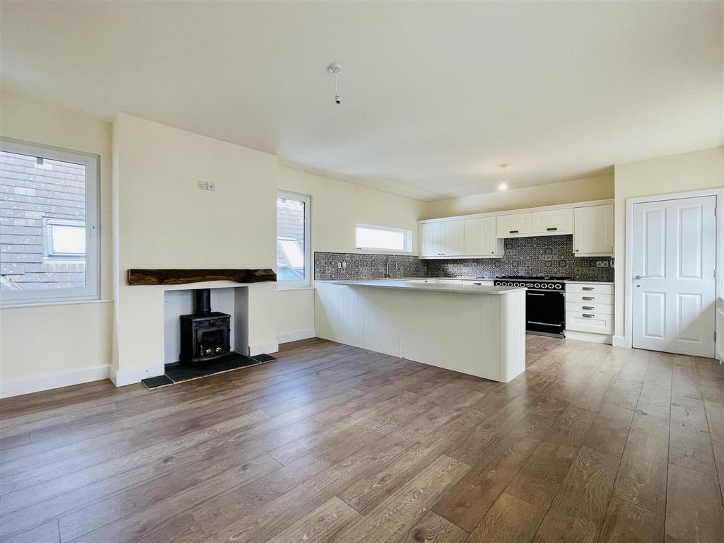 Hinckley Road, Stoney Stanton 3 bed apartment £1,200 pcm (£277 pw)