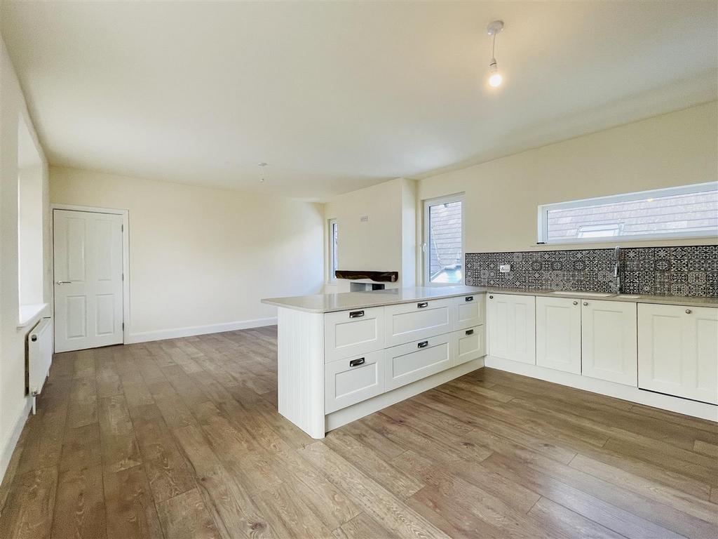 Hinckley Road, Stoney Stanton 3 bed apartment £1,200 pcm (£277 pw)