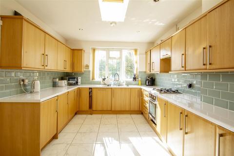 3 bedroom semi-detached house for sale - Spinney Crescent, Toton
