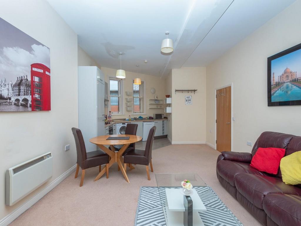 Living room 3.jpg
