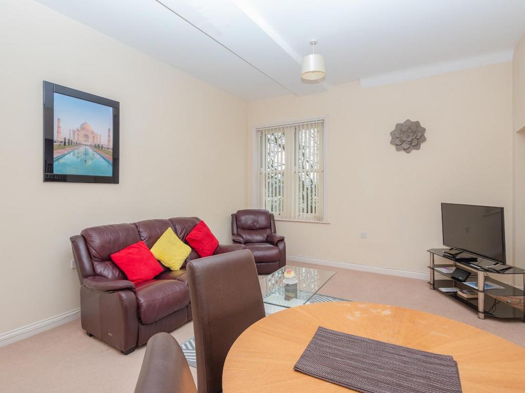 Living room 2.jpg