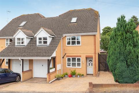 3 bedroom semi-detached house for sale, Firs Avenue, Windsor