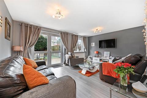 5 Firs Avenue, Windsor, SL4 4BL
