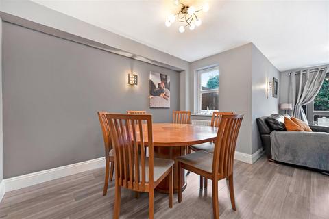 5 Firs Avenue, Windsor, SL4 4BL