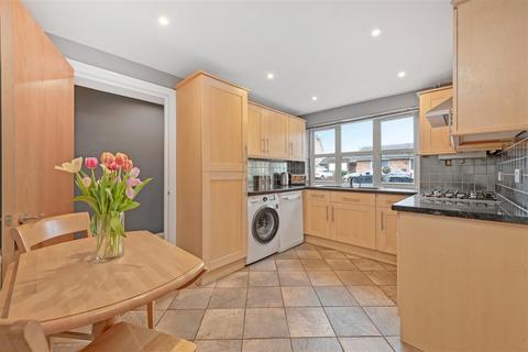 5 Firs Avenue, Windsor, SL4 4BL
