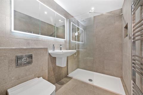 5 Firs Avenue, Windsor, SL4 4BL