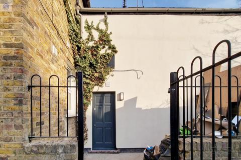 61a Vicarage Road, London, N17 0BB