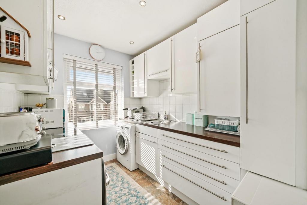 98 Park Lane - Yap Pj2 J3a I7dqg7u La5 L.jpg