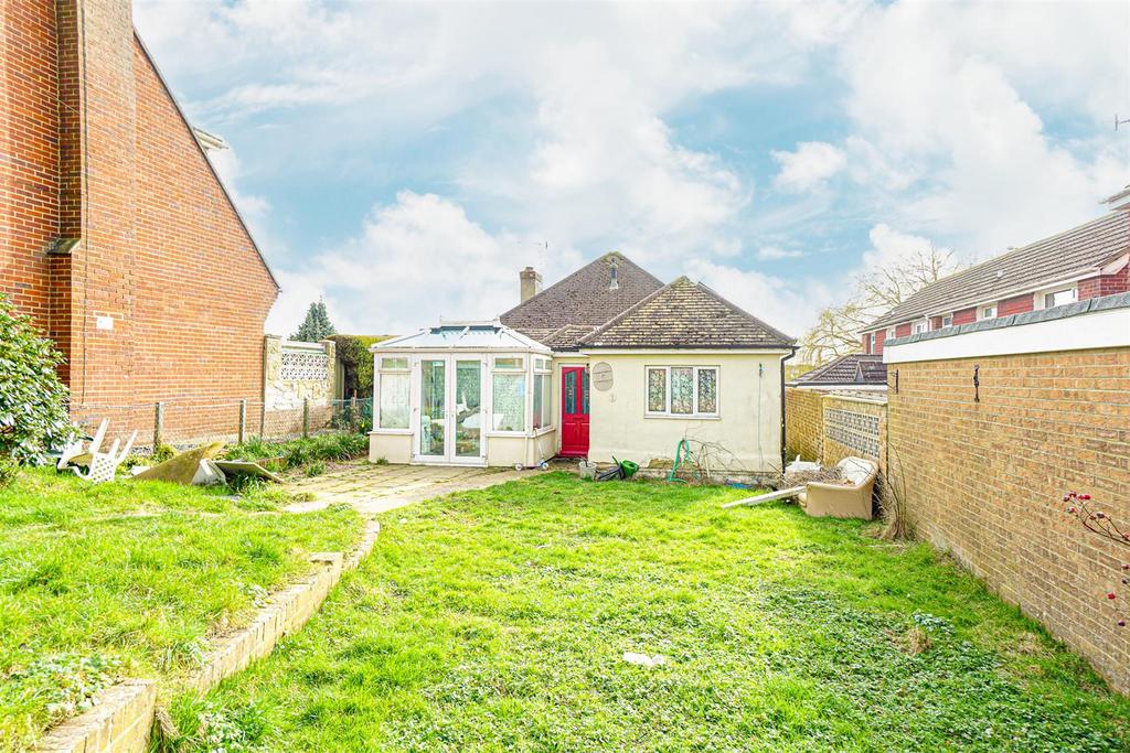 Pebsham Drive, BexhillOnSea 3 bed detached bungalow £300,000